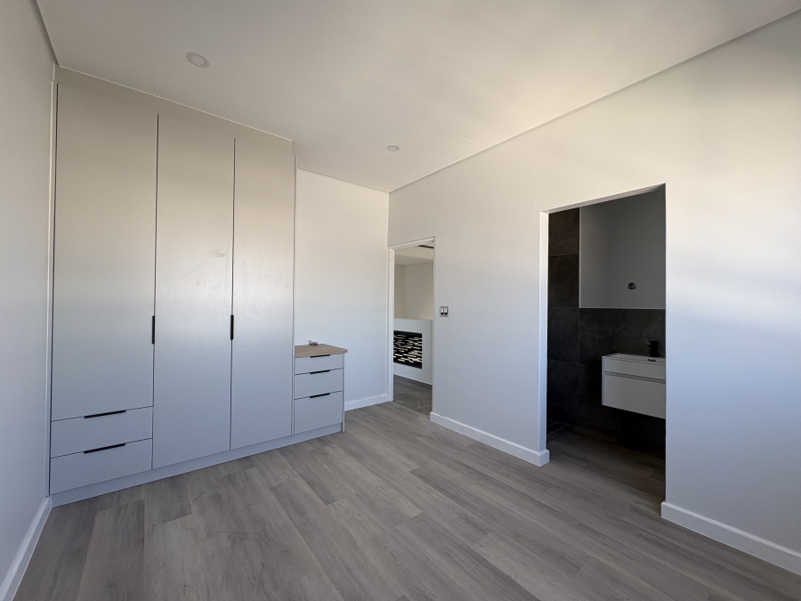 5 Bedroom Property for Sale in Sandown Western Cape